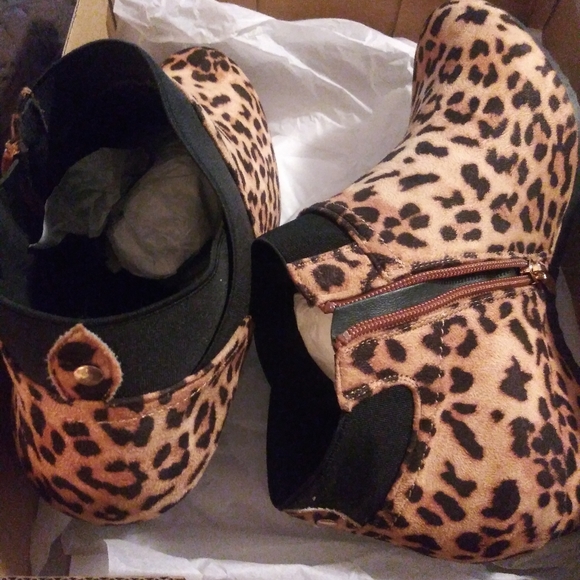 Shoes - Picture 5 of 7